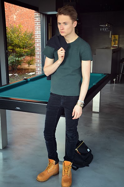 Look masculino online com bota timberland